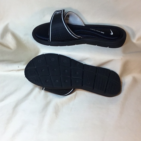 Nike Slides - Picture 3 of 4